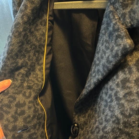 Liz Claiborne leopard print coat - Picture 6 of 6